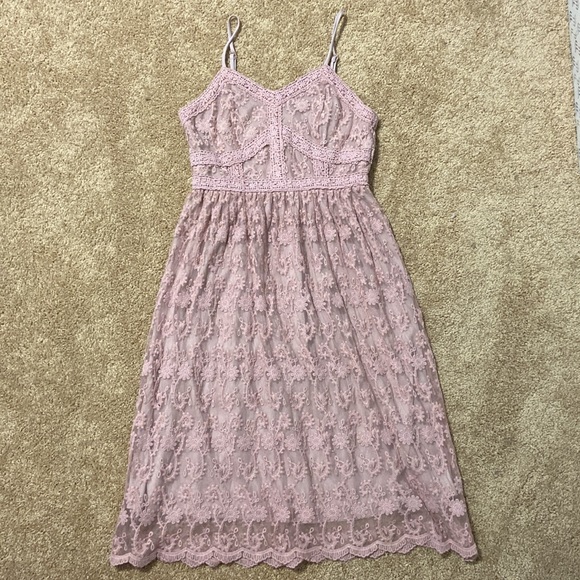 Altar’d State Dusty Pink Rose Lace Sweetheart Neckline Midi Dress - Picture 2 of 3